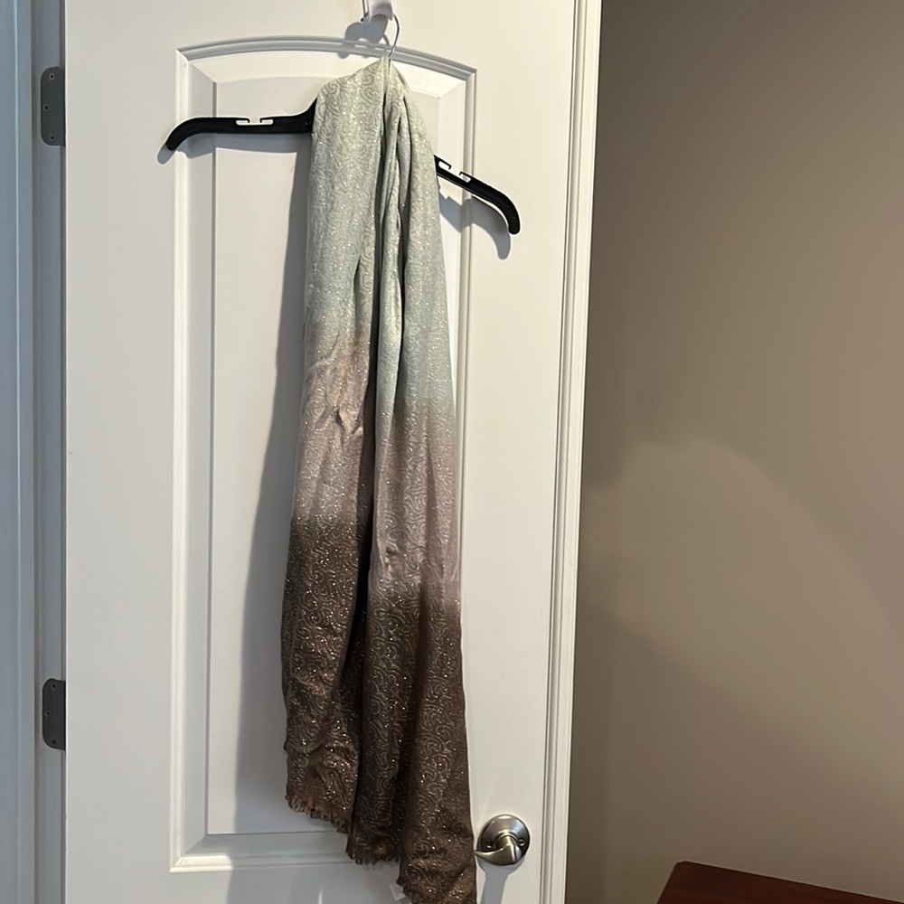 Apt 9 scarf